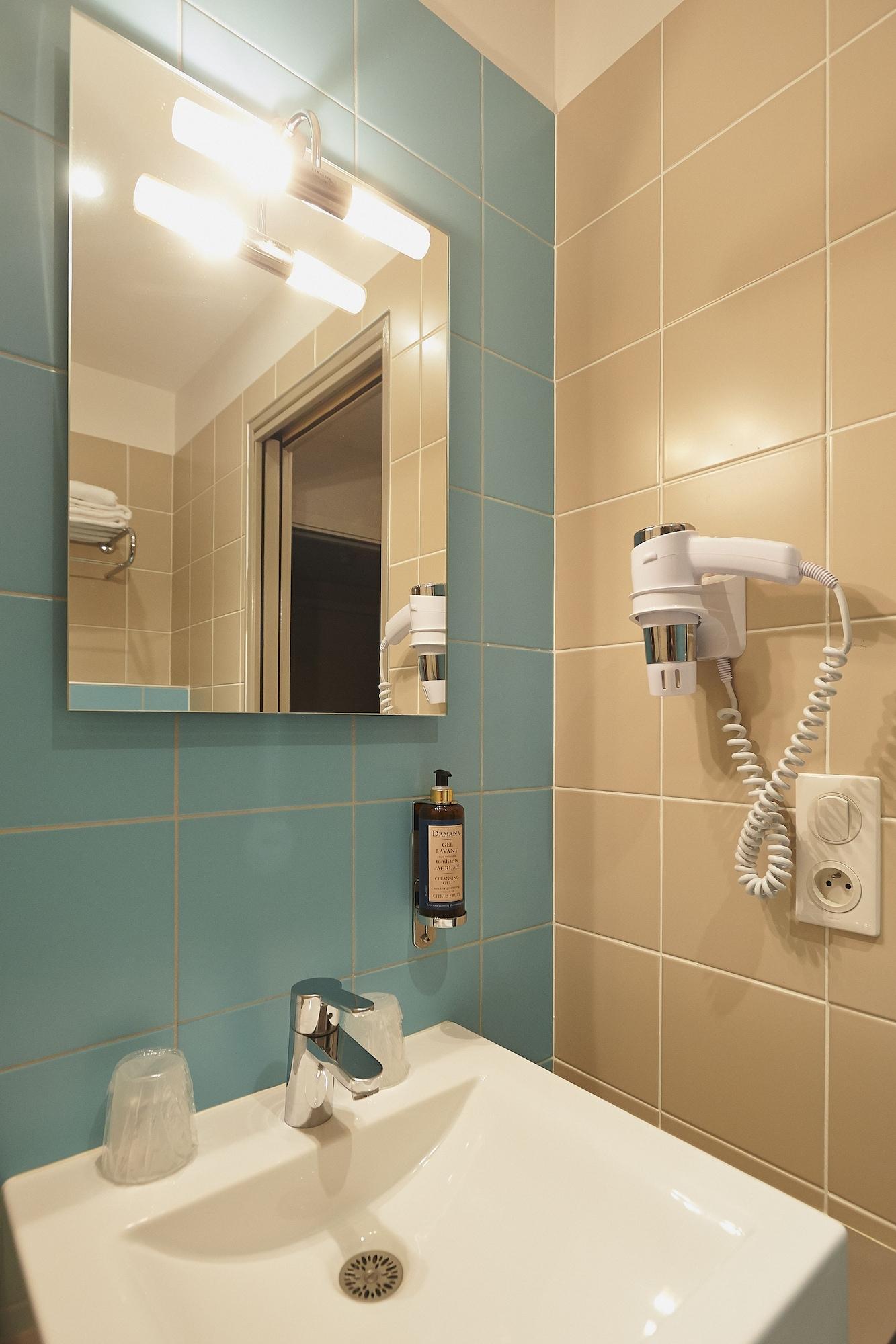 Cit'Hotel Les Alizés Limoges Esterno foto